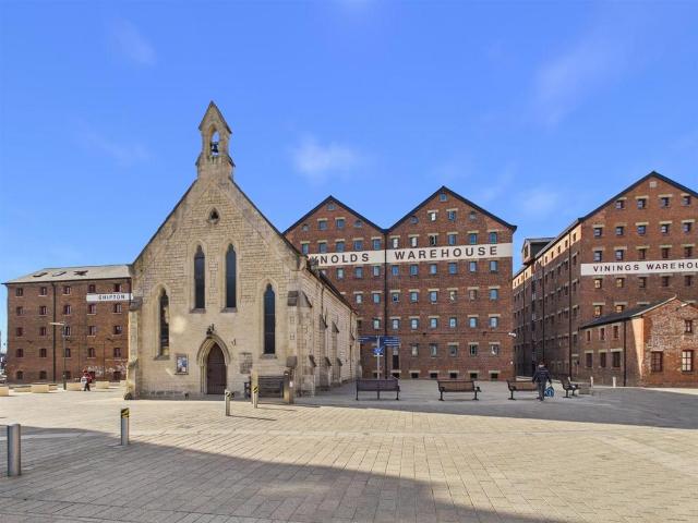 Flat for sale in Linden, Gloucester