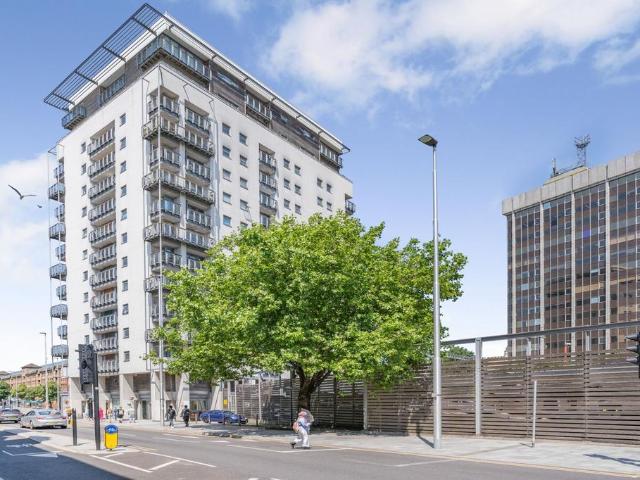 Flat for sale in Crockherbtown, Falcon Lodge