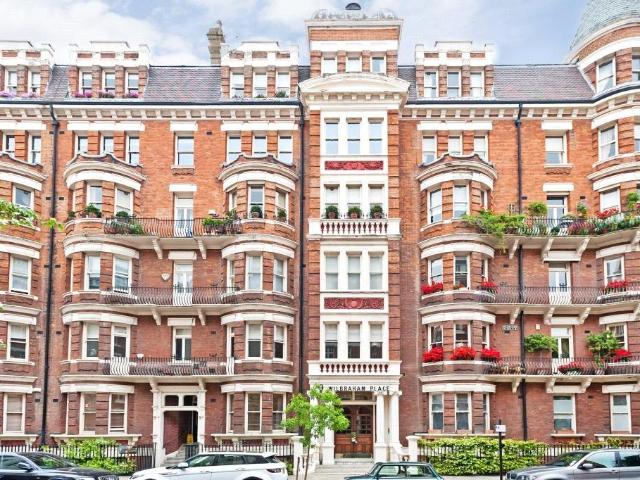 Flat for sale in Chelsea, Greater London