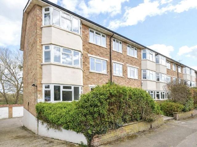 Flat for sale in Sunnymead, The Slade