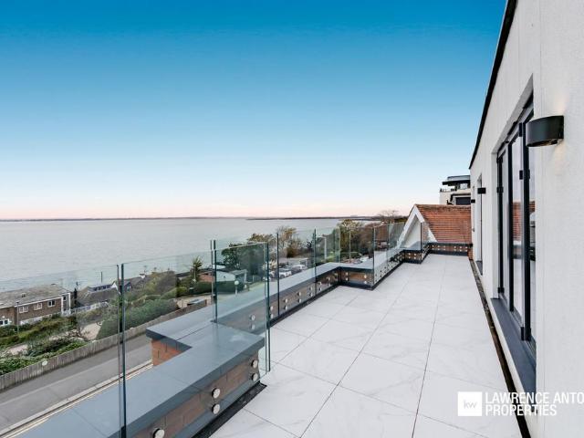 Flat for sale in Alton Barnes, Essex