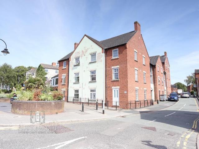 Flat for sale in Stone, Baswich