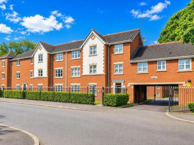 Flat for sale in Wythenshawe, Manchester