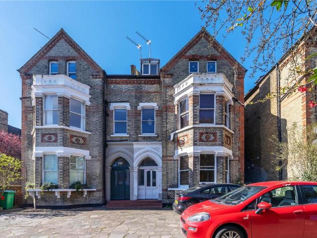 Flat for sale in St Margarets, Greater London