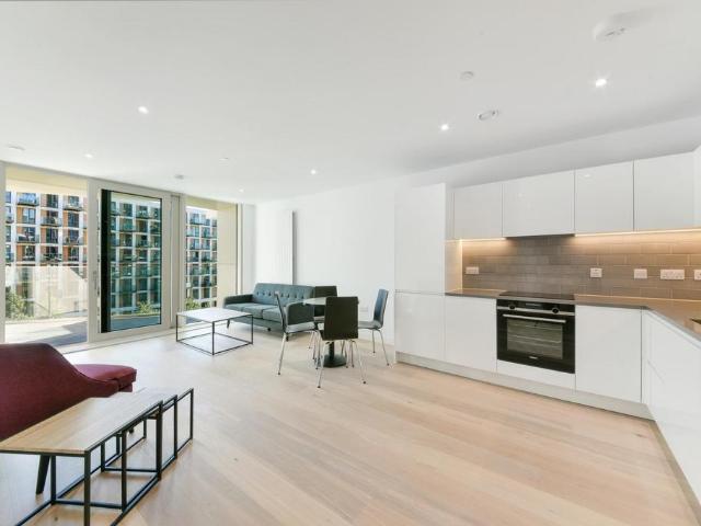Flat for sale in Silvertown, Greater London