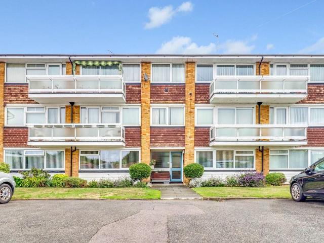 Flat for sale in North Shoebury, Alton Barnes