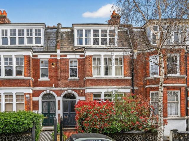 Flat for sale in Belsize Park, Greater London