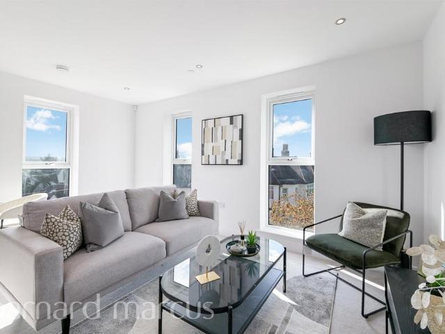 Flat for sale in London Borough of Croydon, Greater London