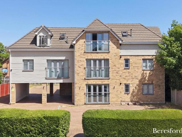Flat for sale in Navestock Side, Essex
