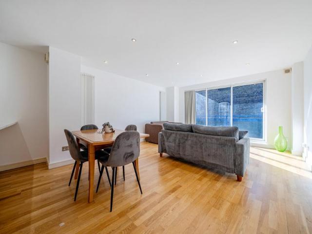 Flat for sale in Greater London
