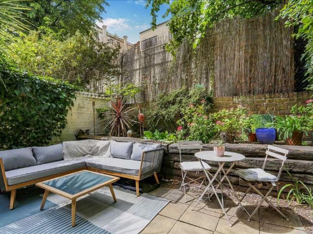 Flat for sale in Holloway, Greater London