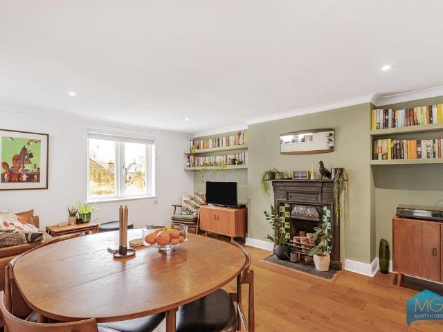 Flat for sale in Holloway, Lower Holloway