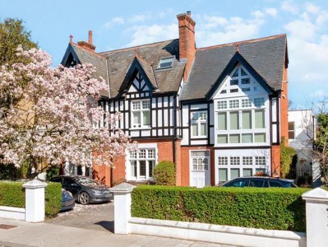 Flat for sale in London Borough of Hounslow, Strand
