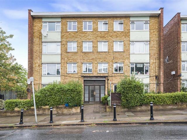 Flat for sale in London Borough of Southwark, Greater London