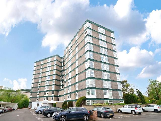Flat for sale in Denham