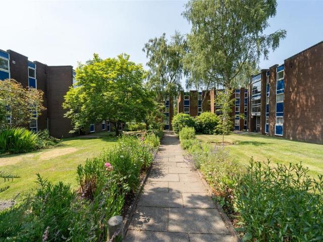 Flat for sale in Chorlton-cum-Hardy, Manchester