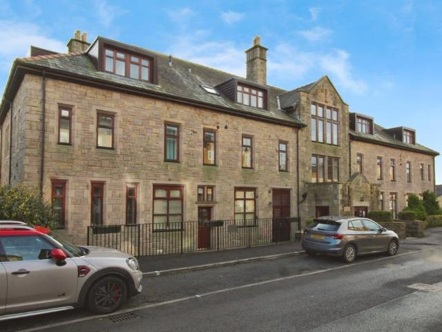 Flat for sale in Winewall, Higherford