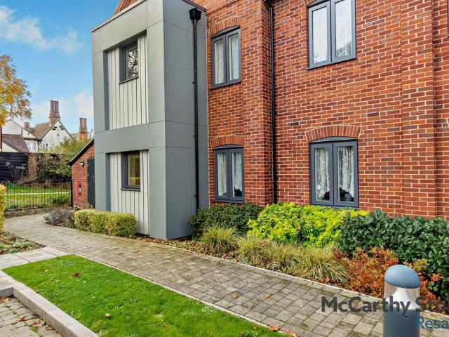 Flat for sale in Chelmondiston, Suffolk