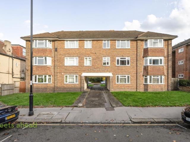 Flat for sale in London Borough of Croydon, Addiscombe