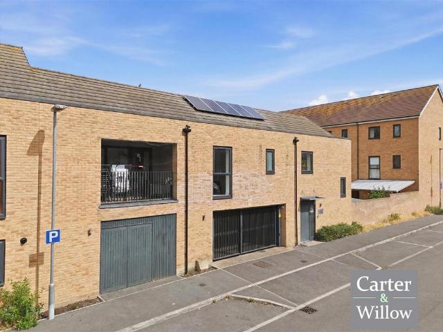 Flat for sale in Greater London