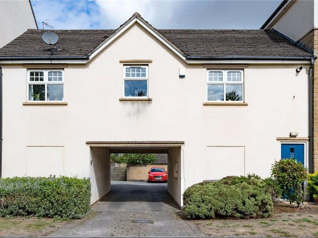 Flat for sale in Tranmere Park, West Yorkshire