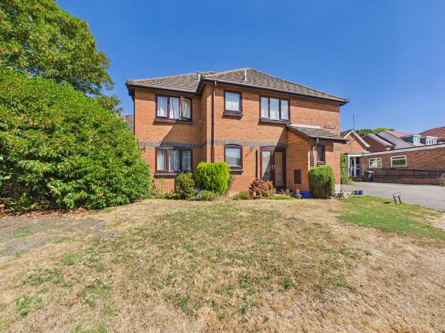 Flat for sale in Princes Risborough, Buckinghamshire