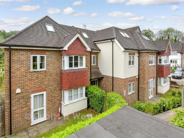 Flat for sale in Red Hill, Surrey