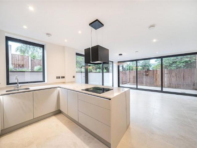 Flat for sale in Merry Hill, Hertsmere