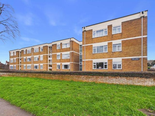 Flat for sale in Gloucester, Gloucestershire
