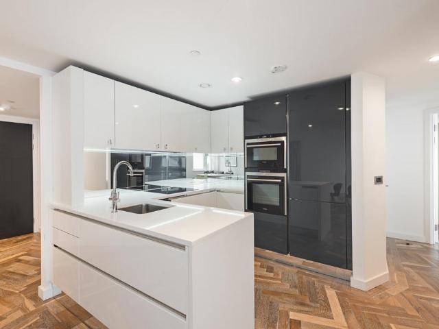 Flat for sale in Hoxton, Greater London