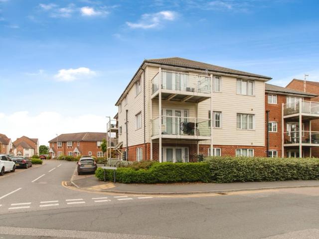 Flat for sale in Stone, Monks Orchard