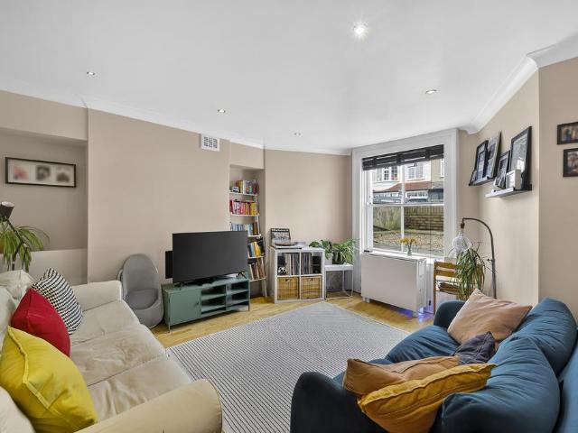 Flat for sale in London Borough of Lewisham, New Cross