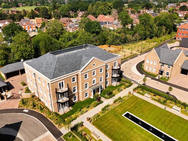 Flat for sale in Fole, Surrey