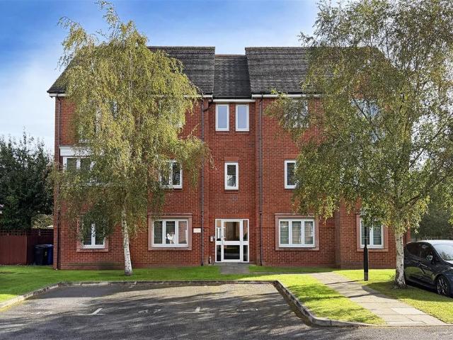 Flat for sale in West Timperley, Trafford