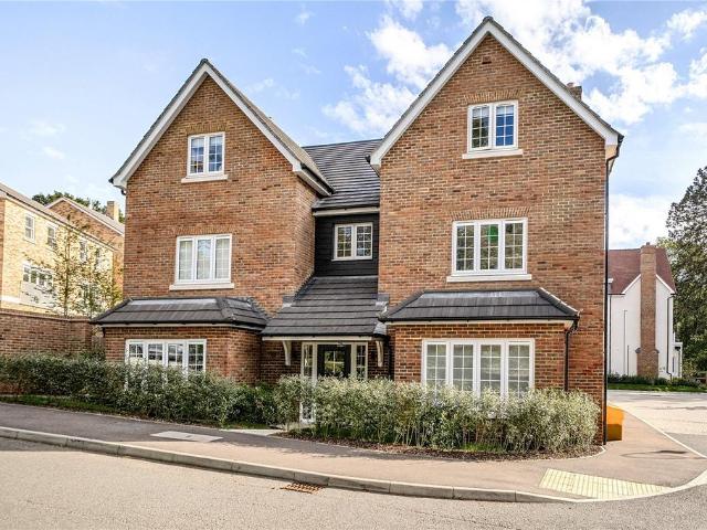 Flat for sale in Blackhills, Surrey