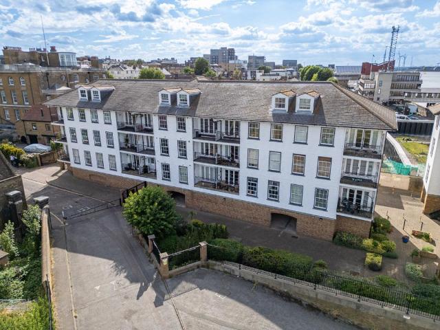 Flat for sale in Milton, Hamerton