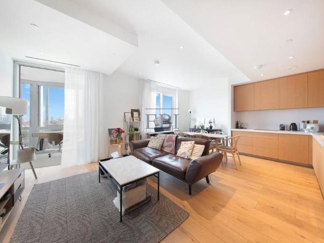 Flat for sale in Nine Elms, Greater London