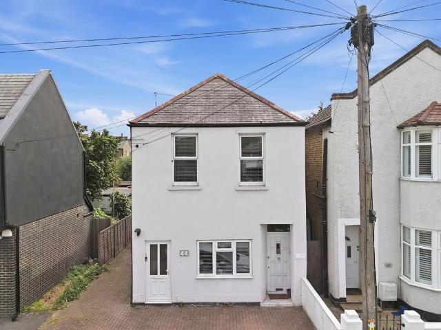Flat for sale in Alton Barnes, Essex