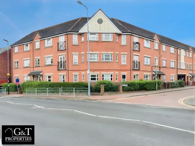 Flat for sale in Cherry Orchard, Fold Hill