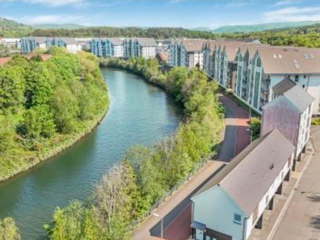 Flat for sale in Nangreaves, Wales