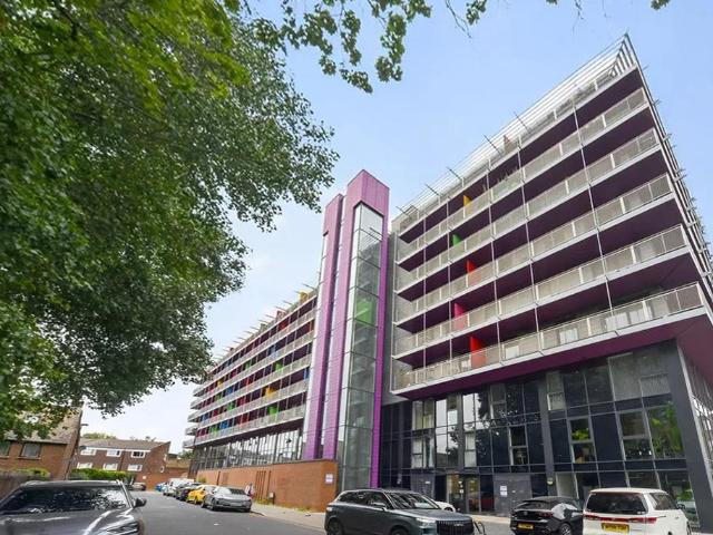Flat for sale in London Borough of Lewisham, New Cross