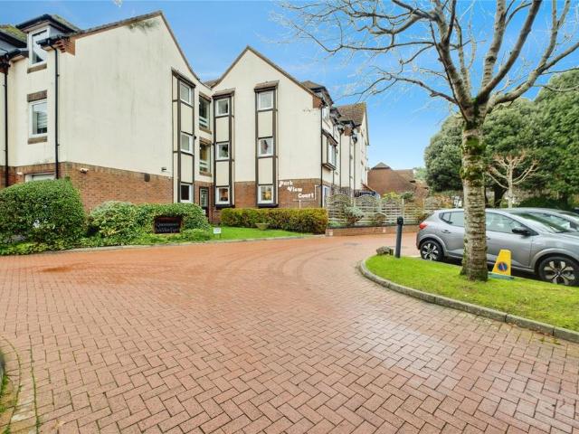 Flat for sale in Queens Park, Bournemouth