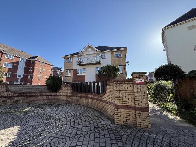 Flat for sale in Nangreaves, Wales