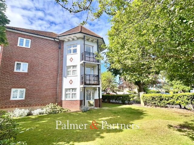 Flat for sale in Dale Hill, Essex