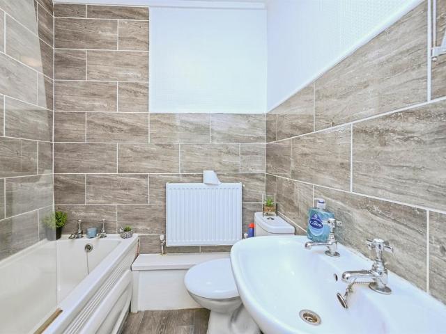 Flat for sale in Calderstones