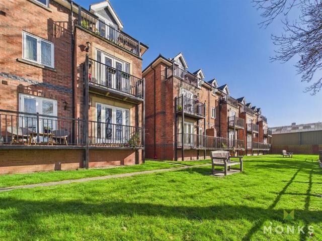 Flat for sale in Greenfields, Frankwell