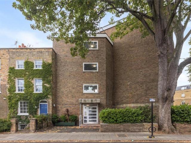 Flat for sale in Kennington, Greater London