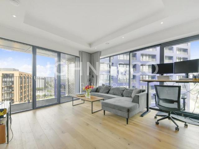 Flat for sale in London City Island, Blackwall