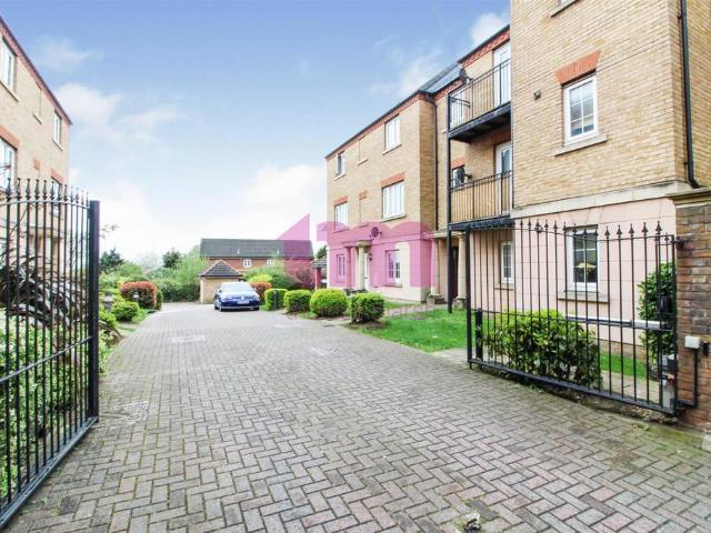 Flat for sale in Grays, Essex