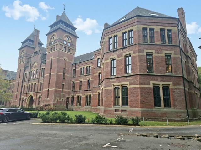 Flat for sale in Middlewood, Sheffield